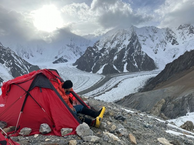 Expedícia BROAD PEAK (8051M) 2023 testuje: Expedičné stany HUSKY (Flame a Fighter)